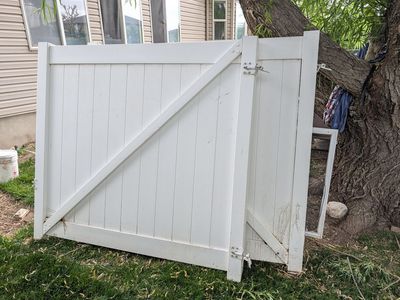 White vinyl fence/ gate