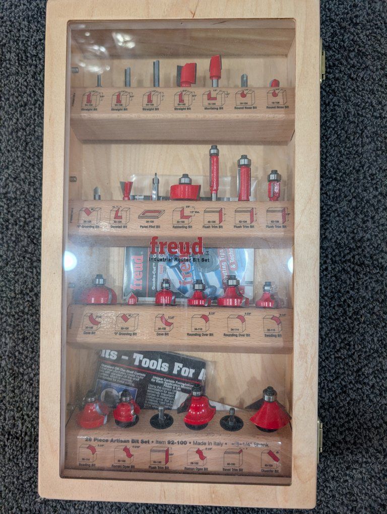 26 piece Freud router bit set