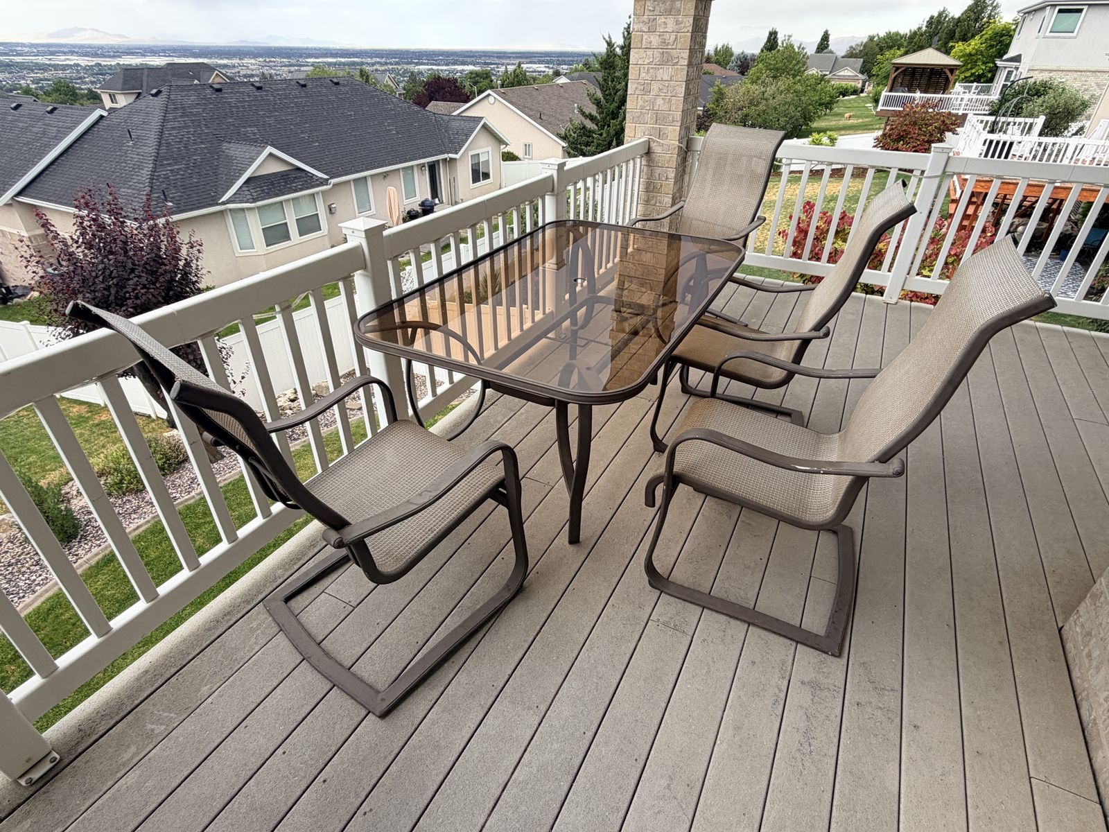 Patio table and 5 C-Spring Sling Chairs
