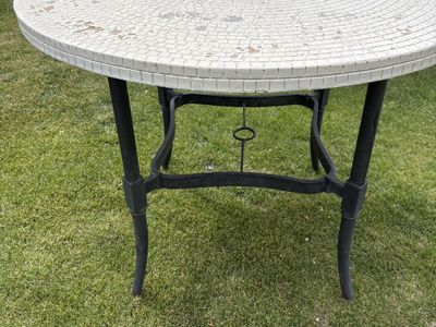 Round 42” Patio Table Counter Height. See desc for details