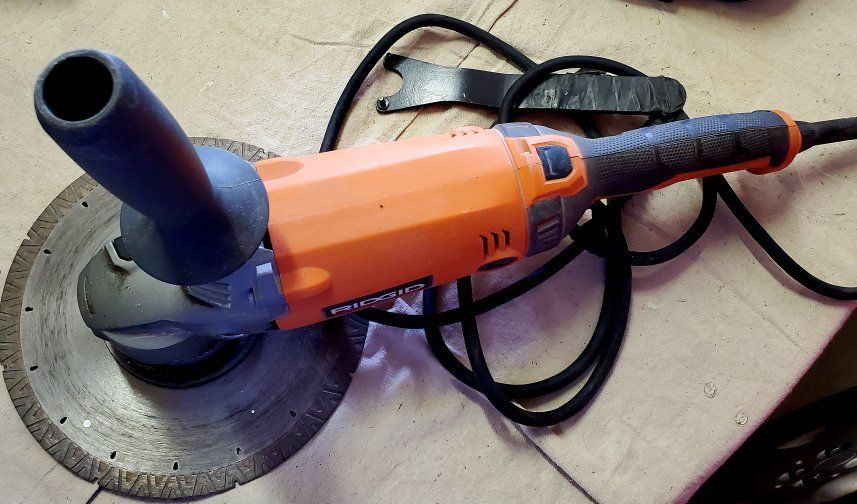 RIDGID R10202 15-Amp 7" Heavy-Duty Angle Grinder w/ Diamond Turbo Blade