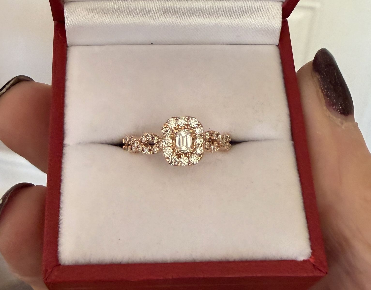 EXQUISITE 14k ROSE GOLD DIAMOND ENGAGEMENT RING!