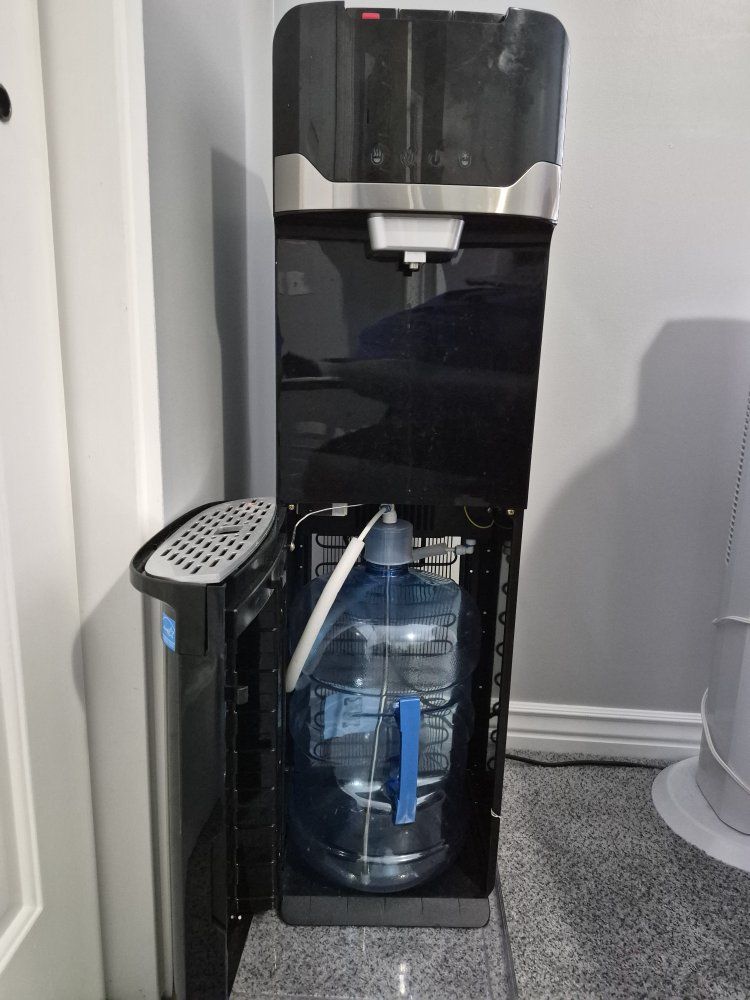 Water dispenser machine