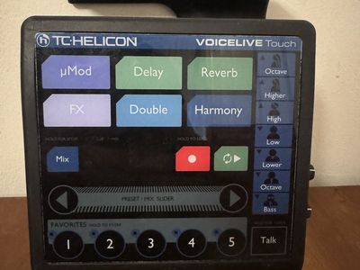 TC Helicon VoiceLive Touch + Switch-3