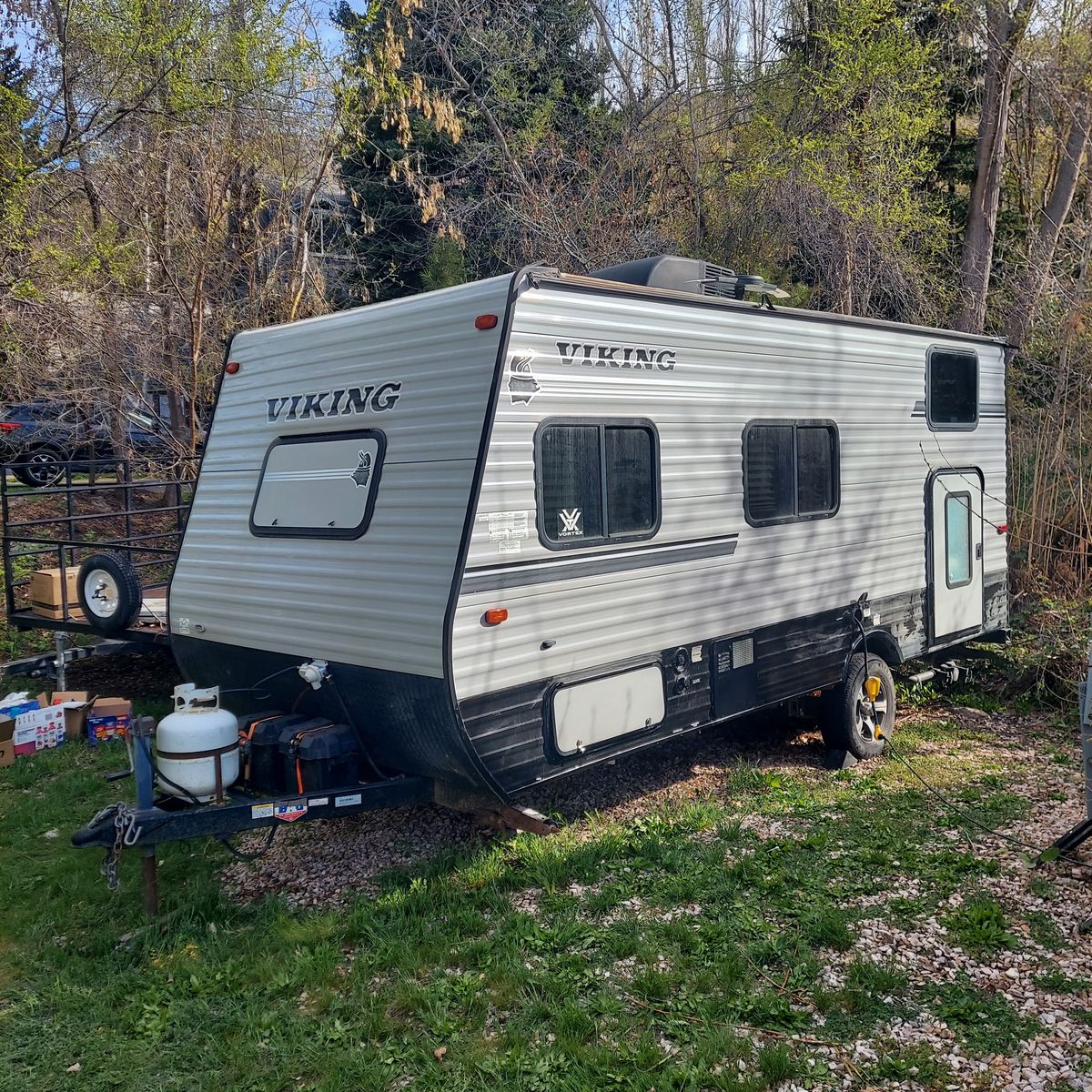 2019 Coachmen Viking Single Axle 17BH ($13,500)