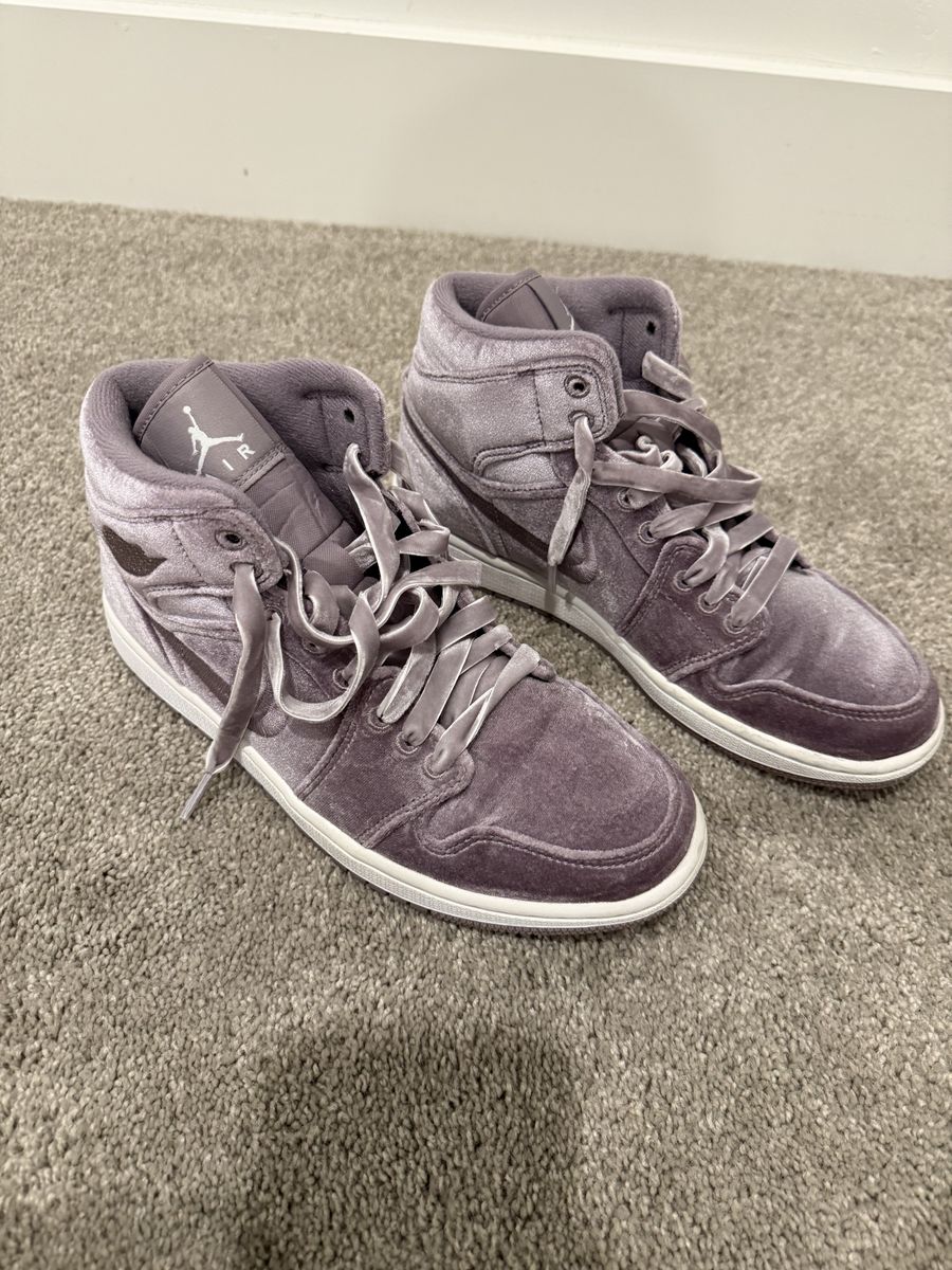 Jordan 1 Retro Purple Velvet Size 9