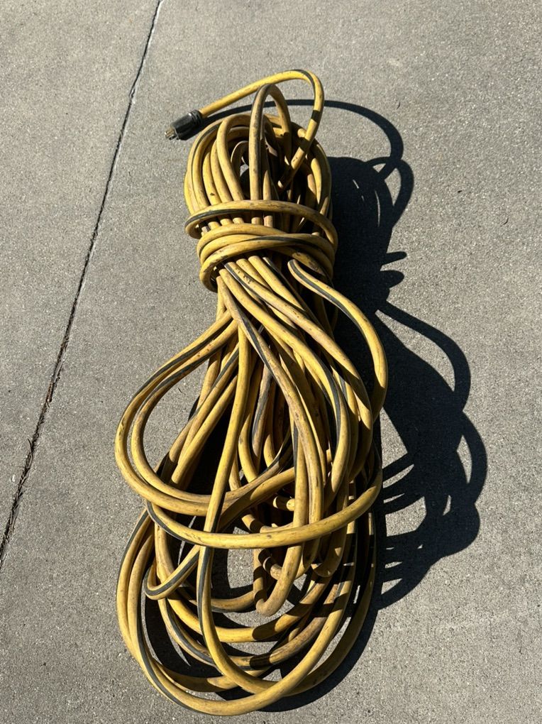 EXTENSION CORD  HEAVY DUTY