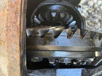 Toyota Sequoia 00-07 rear third member 4.10 open differential.