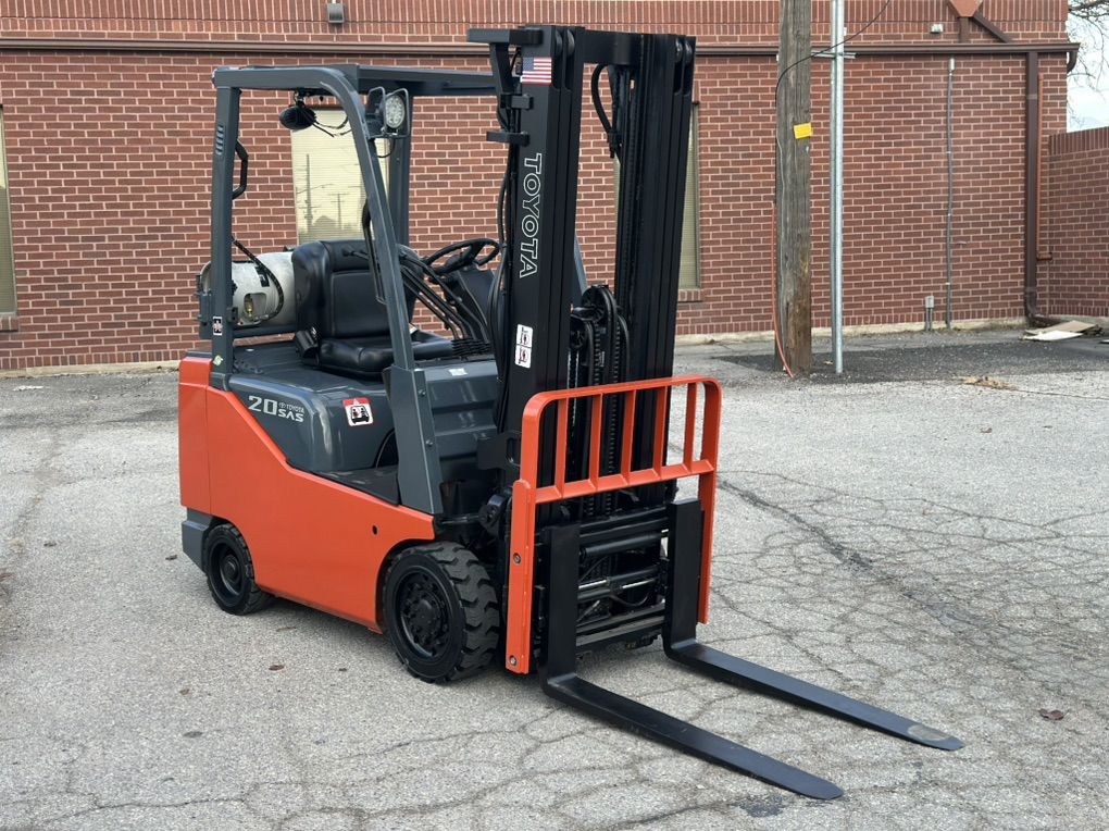 TOYOTA FORKLIFT 4000 LB LIFT 3 STAGE SIDE SHIFT