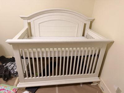 Oxford Cottage Cove 4-in-1 Convertible Crib - White with Mattress, Minor Assembly Dents