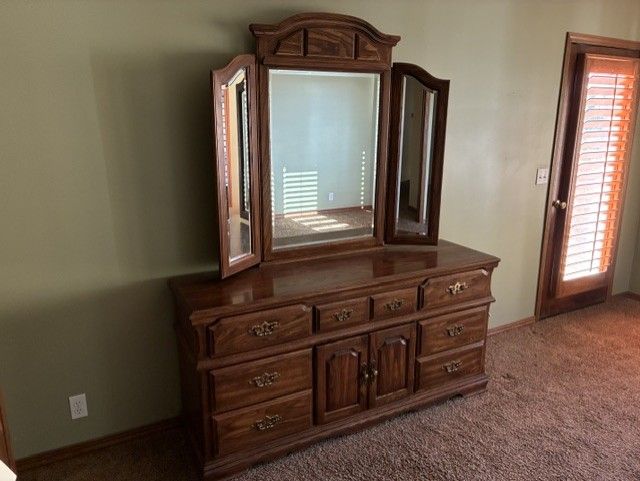 Dresser w/Mirror