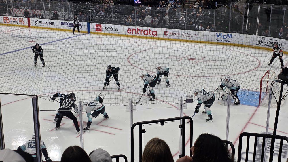 Predators vs Mammoth - Row 7