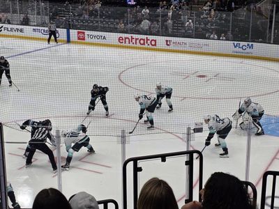 Predators vs Mammoth - Row 7