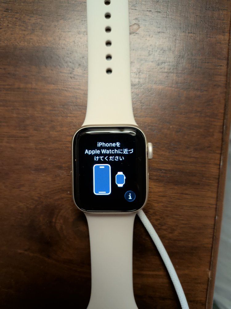 Open Box Apple Watch SE (2nd Gen) [GPS + Cellular 40mm] Smartwatch with Starlight Aluminum Case and Starlight Sport Band - S/M. 