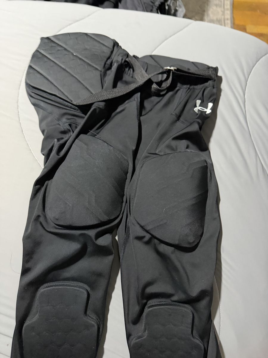 Under Armour Padded Football Black Integrated Pads size Large