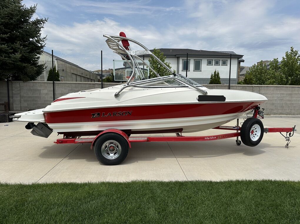 *Price Reduced* 2006 Larson Senza Bowrider 186 18'