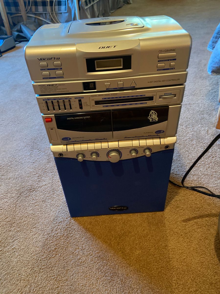 VocoPro Duet Karaoke Machine System / PA Speaker + Huge CD+G Collection & Mics!