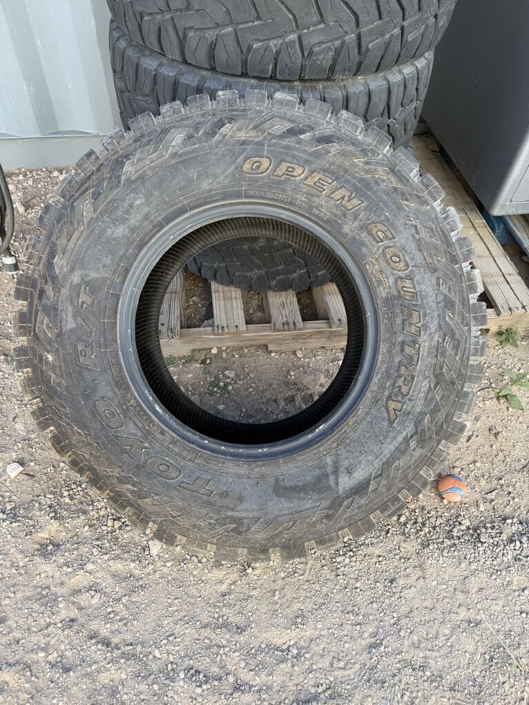 TOYO Open Country RT 35x12.50-17