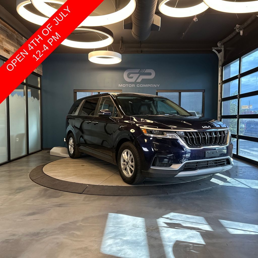 2024 Kia Carnival LX
