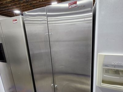 BEAUTIFUL WHIRLPOOL SIDE BY SIDE FRIDGE! W-WARRANTY