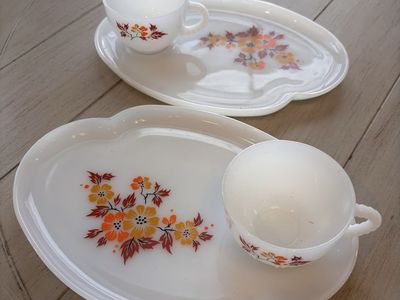 4 Piece Vintage Federal Glass Company Blossom Pattern Milk Glass Snack Set