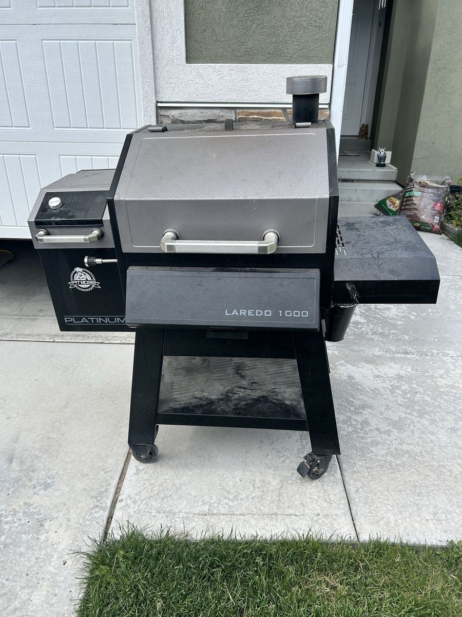 Smoker - Pit Boss Laredo