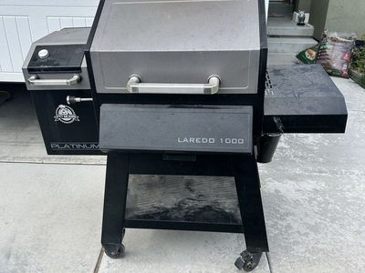 Smoker - Pit Boss Laredo