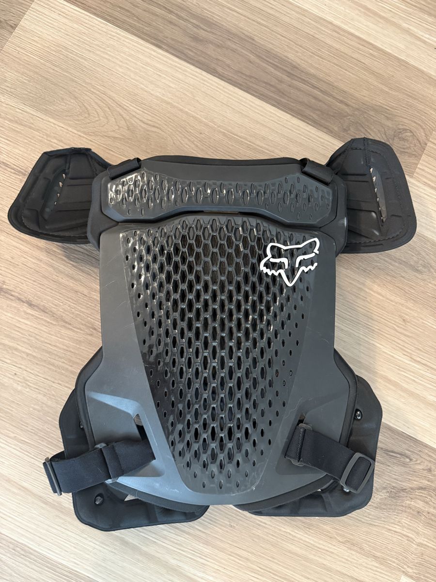 Fox Racing R3 Roost Deflector Guard - Black L/XL - Adjustable Straps, Ventilated, Low-Profile