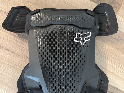 Fox Racing R3 Roost Deflector Guard - Black L/XL - Adjustable Straps, Ventilated, Low-Profile