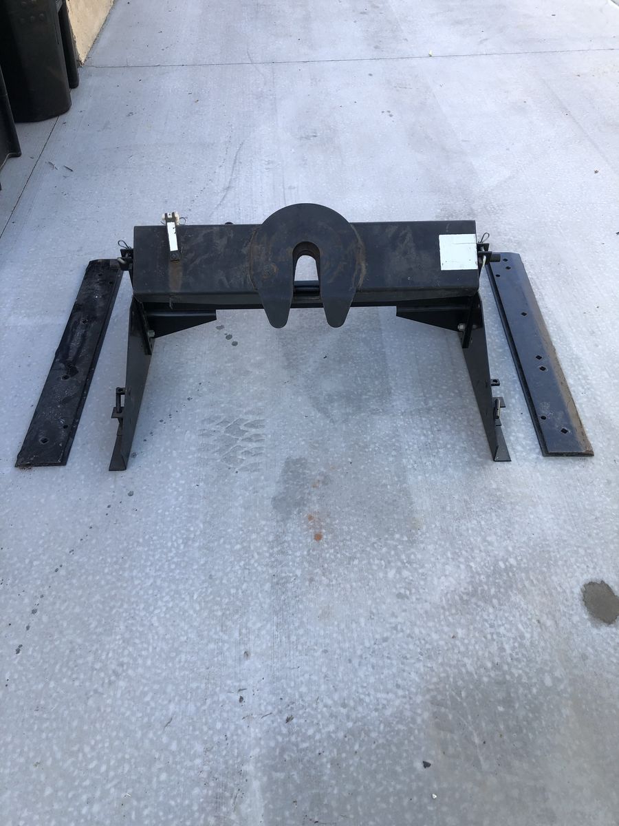 Free 5th wheel hitch