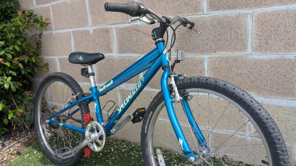 Girls 24" Specialized Hotrock 7sp.  Butterfly edit