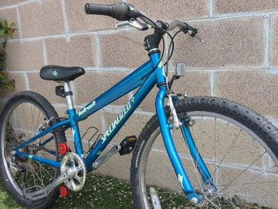 Girls 24" Specialized Hotrock 7sp. Butterfly edit