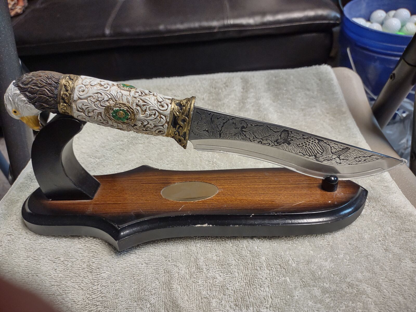 Knife, Eagle Head with wood mount