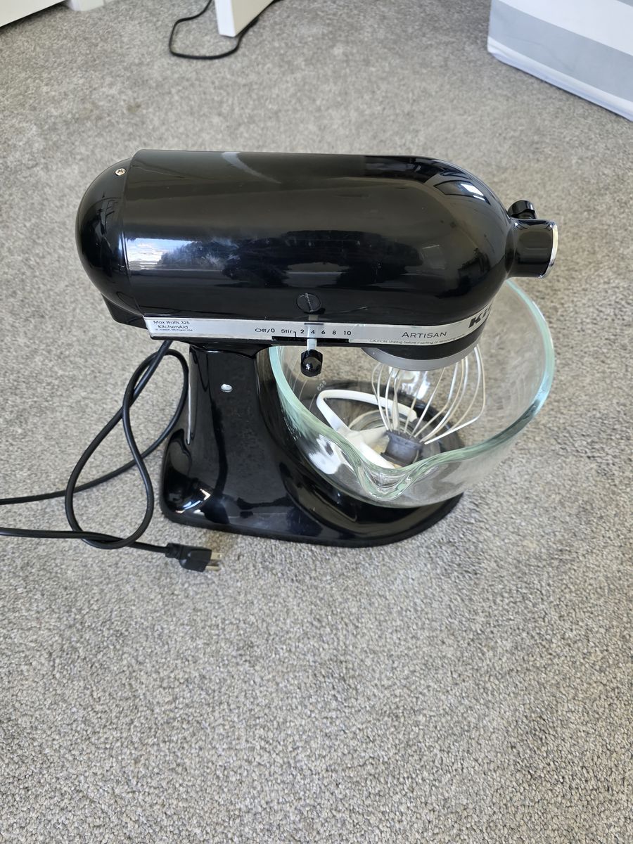 Kitchenaid Stand mixer with glass bowl and Ice Cream Bowl