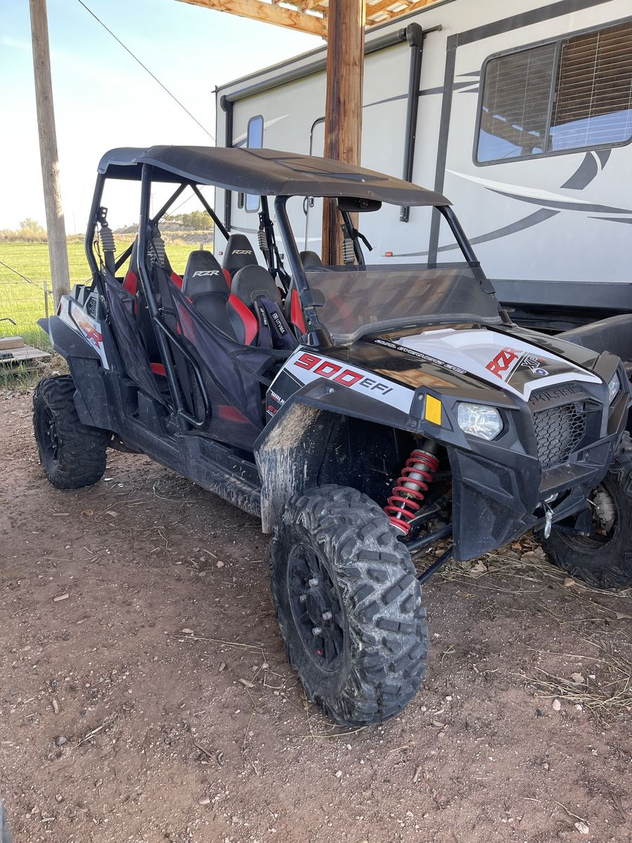 900 Polaris razor
