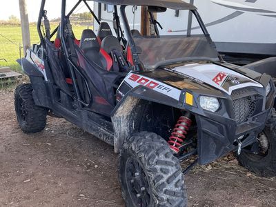 900 Polaris razor