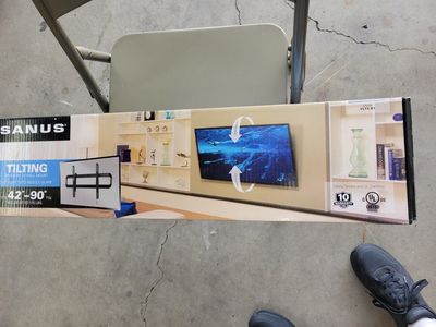HUGE TV WALL MOUNT 42-90 inch tvs