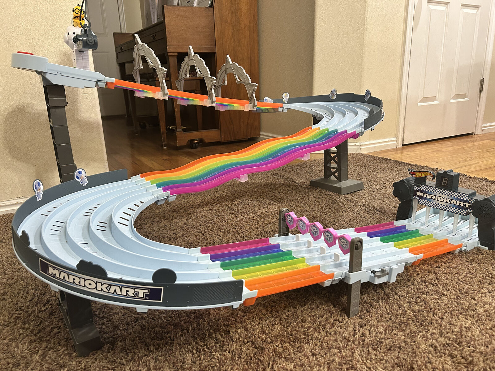 Hot Wheels Nintendo Mario Kart Rainbow Road Raceway Track Set