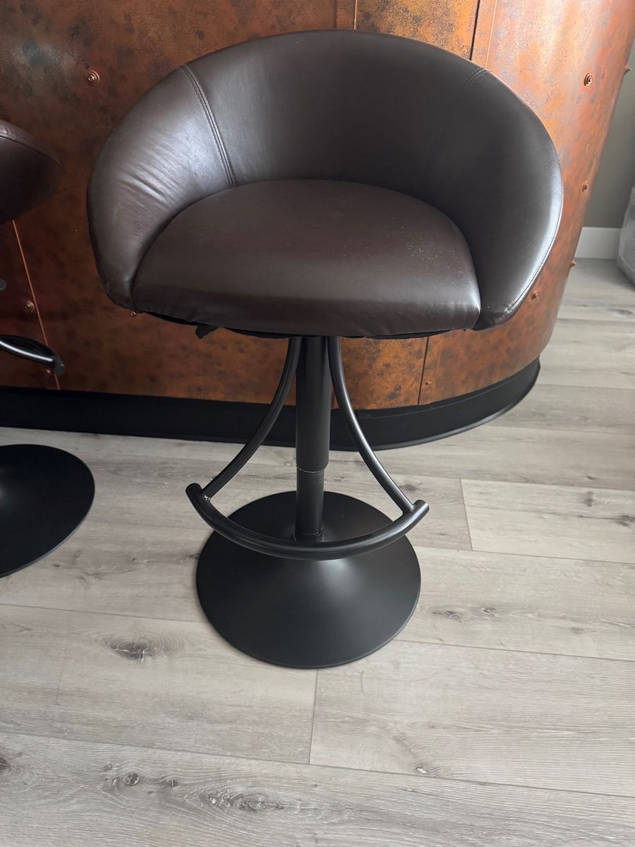 Bar and Kitchen Stools 