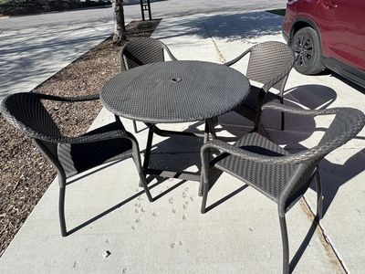 FRONTGATE Cafe Round Folding Table in Wicker with 4 matching stackable chairs