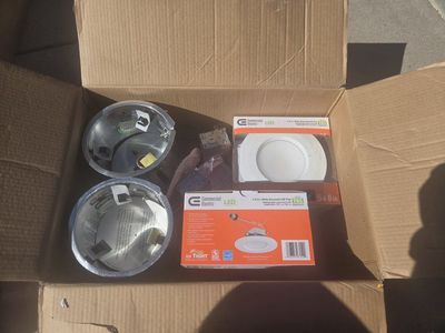 (2) 6" recessed downlight cans & T65 LED lights
