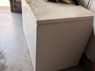White Chest Freezer with Baskets - Working Condition