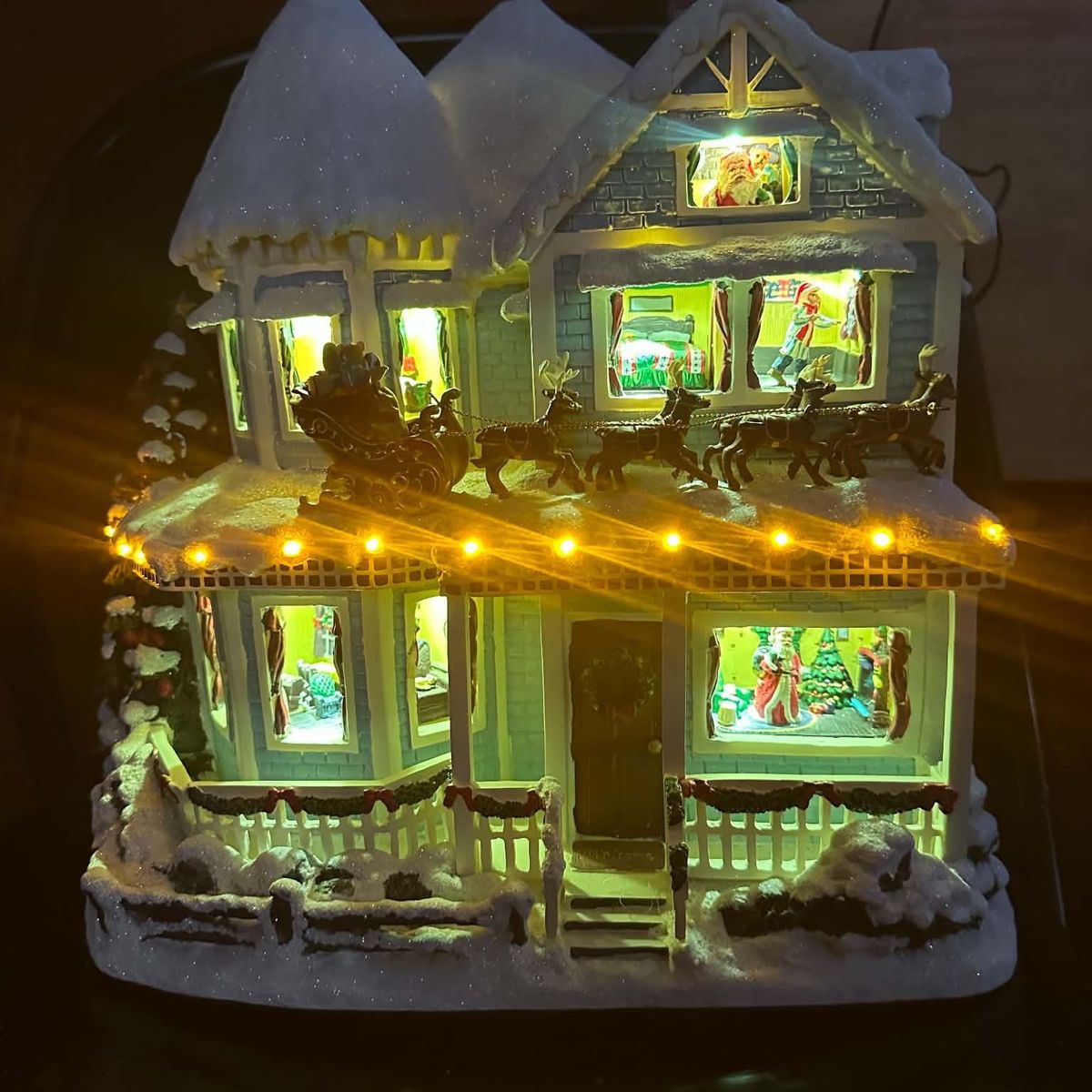 Hawthorne Village Thomas Kinkade The Night Before Christmas Story House, dancing Santa, Santa tree topper