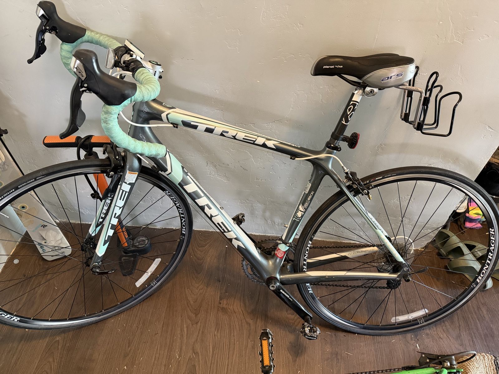 Trek Road Bike - Performance Racing Bike (Used) - White/Black/Mint Green