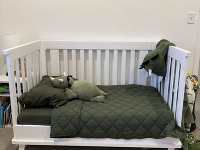 White Modern Crib/toddler Bed w/mattress