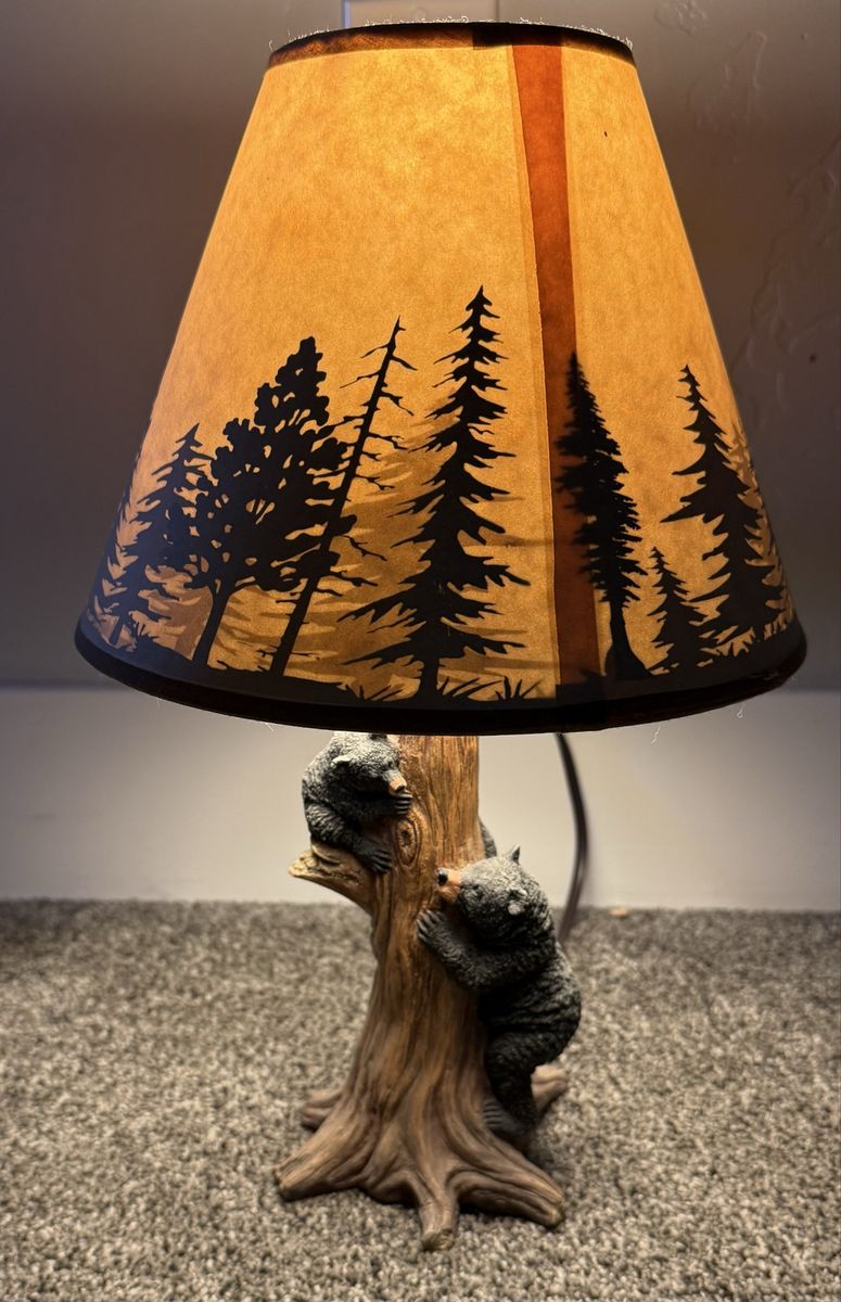 2 small bear lamps