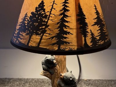 2 small bear lamps