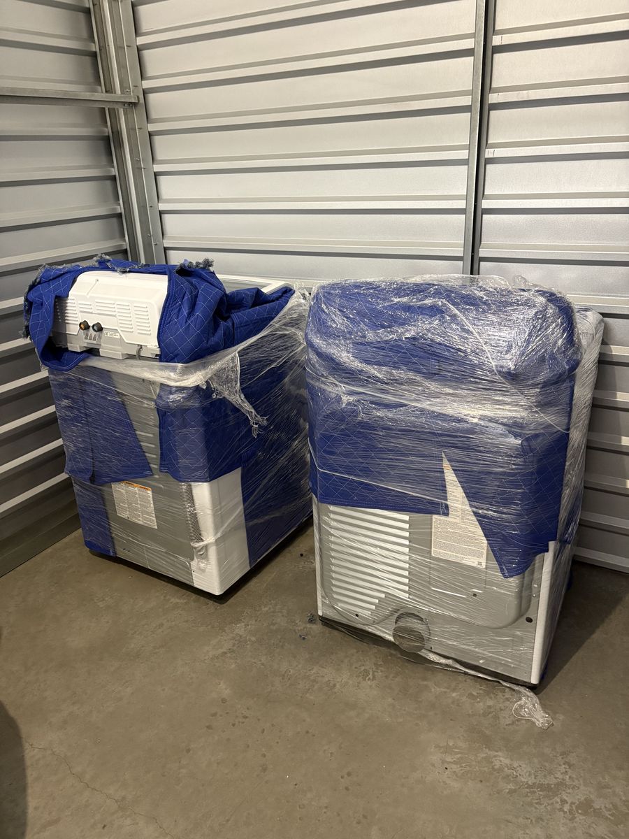 LG Washer & Electric Dryer Set - Excellent Condition - WT7100CW / DLE7100W