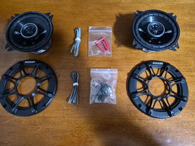 Kicker DSC4 4-inch (100mm) 2-way coaxial car speakers.They are 4-ohm speakers with a peak power handling of 120 watts.The design