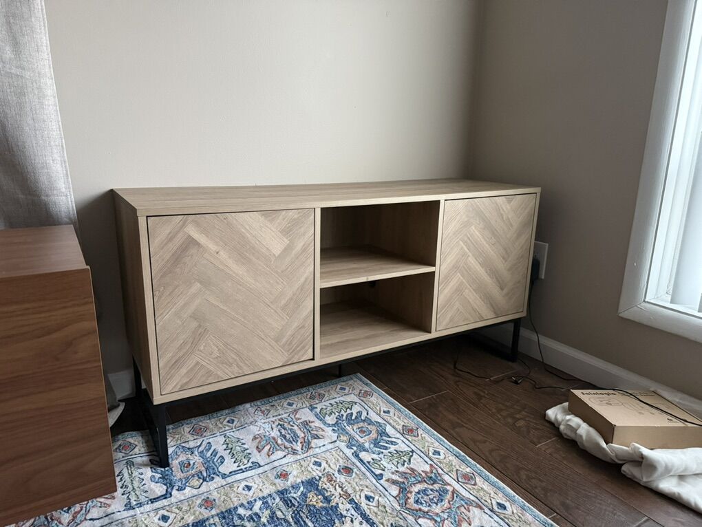 TV Stand Wood Entertainment Center Desk *great con